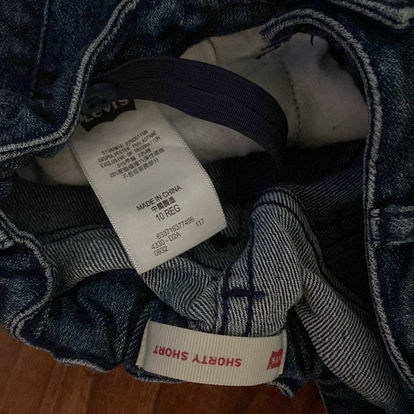 Levi’s Embroidered Daisy Denim Shorty Short - Picture 3 of 4